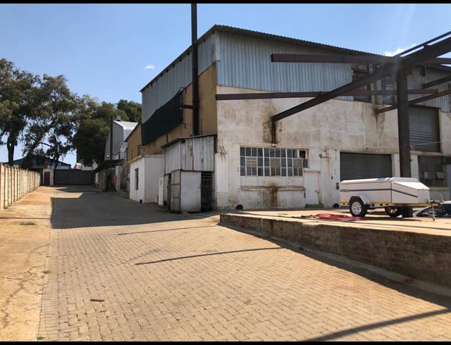 3,000M² WAREHOUSE FOR SALE IN BOLTONIA